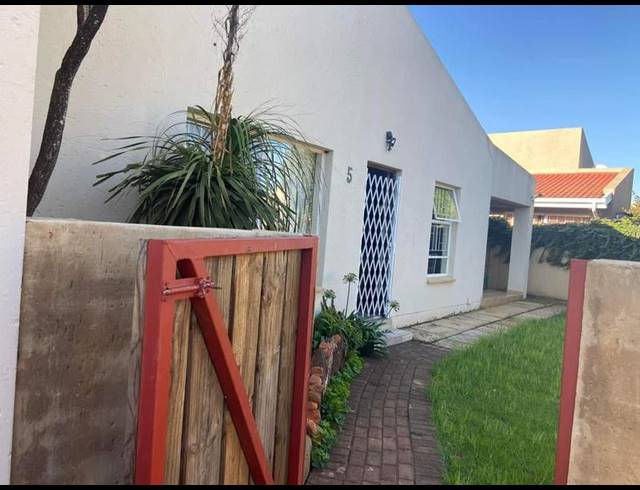 3 BEDROOM TOWNHOUSE FOR SALE IN KOOKRUS